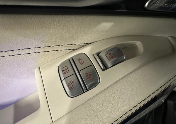 BMW X7 cena 389000 przebieg: 101000, rok produkcji 2019 z Skalbmierz małe 742